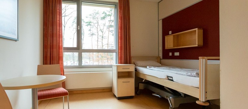 Ausstattung eines Patientenzimmers