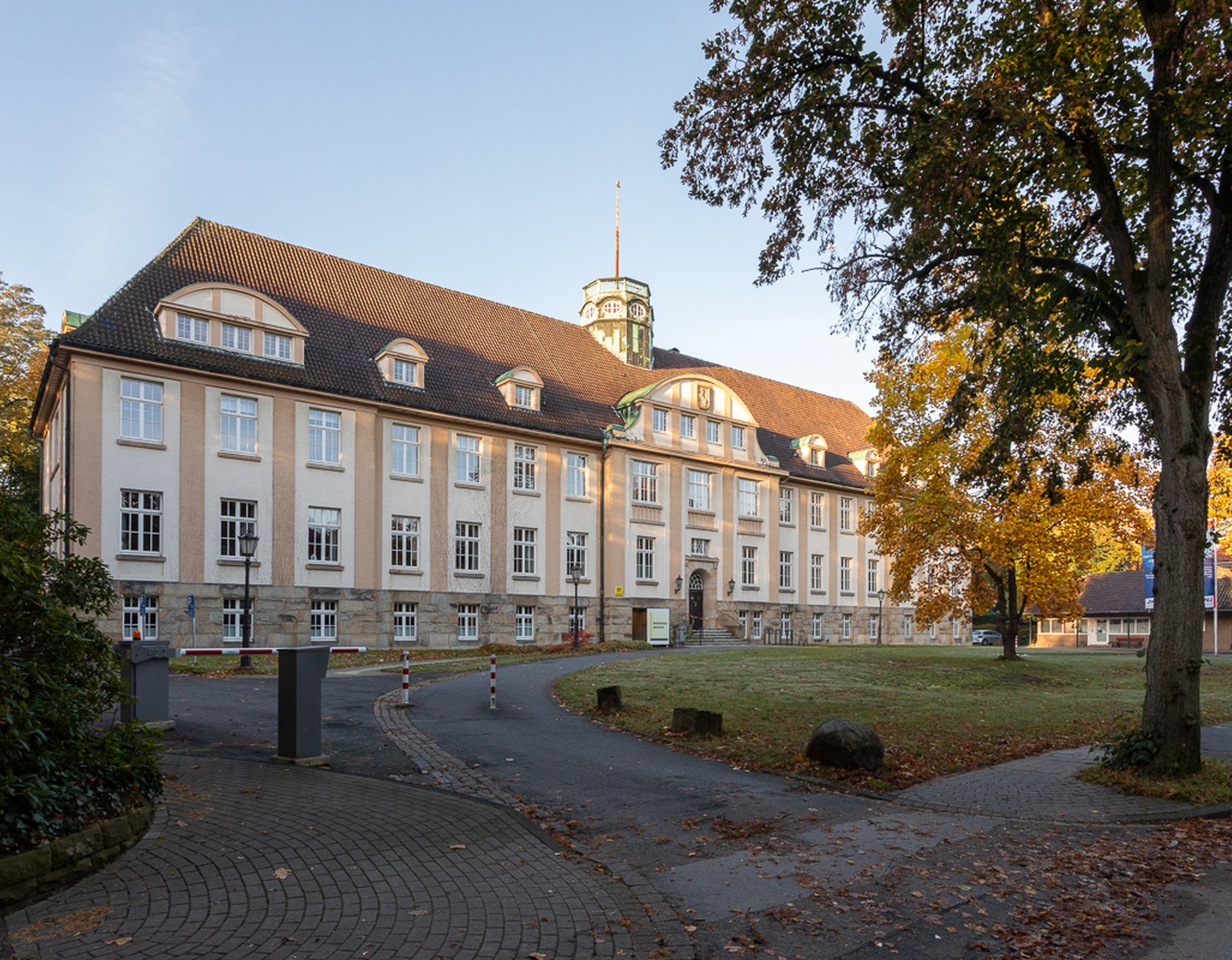 Ambulanzgebäude mit drei Geschossen